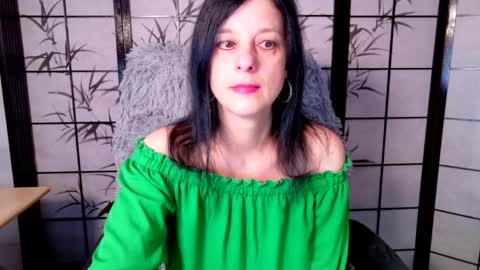 Snapshot of sweetlonglips_ chatting on June 7, 2026, 8:18 am JenJenny online show from June 7, 2026, 8:18 am