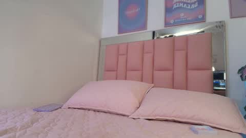 SweetLune online show from September 14, 2025, 5:01 pm