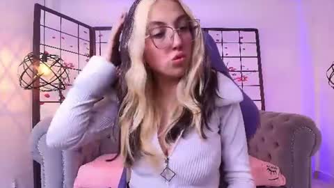 Snapshot of sweetlyundone chatting on July 5, 2026, 7:32 pm sweetlyundone online show from July 5, 2026, 7:32 pm