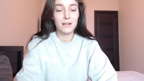 Mia online show from April 4, 2026, 11:08 am