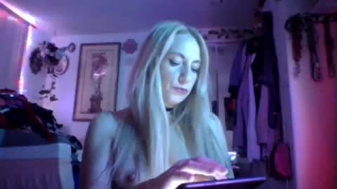Snapshot of sweetmkb chatting on June 1, 2026, 12:18 pm Aria online show from June 1, 2026, 12:18 pm