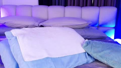 LUNA online show from April 16, 2026, 6:19 pm