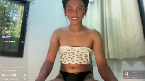 Nia online show from April 22, 2026, 10:00 pm