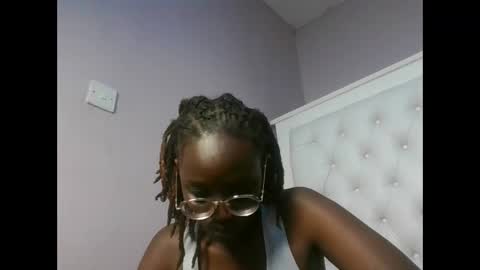 Novah girlie online show from June 10, 2026, 5:34 pm