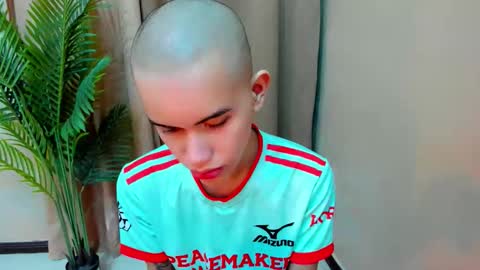 Erica   online show from November 17, 2025, 5:46 am