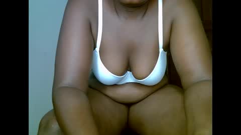 sweetrenne online show from February 19, 2025, 9:39 am