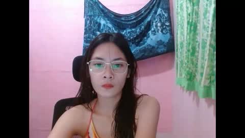 Mia online show from May 5, 2026, 12:24 pm