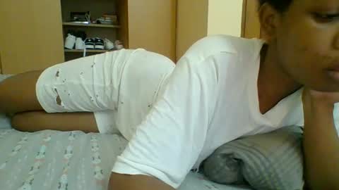 sweetshilah online show from October 15, 2025, 3:17 am