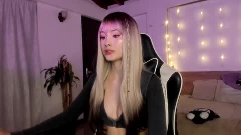 Cat independent model  online show from February 20, 2025, 5:23 am