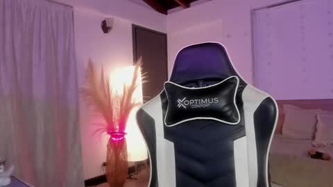 Cat independent model  online show from February 25, 2025, 4:14 am