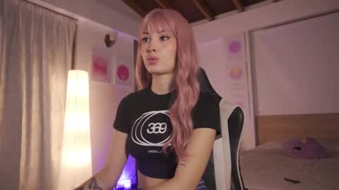 Cat independent model  online show from February 23, 2026, 4:21 am