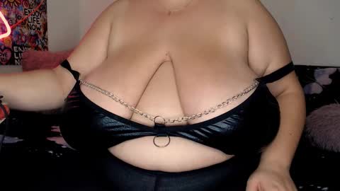 Maya online show from November 4, 2025, 9:41 am