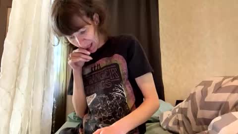 Snapshot of sweettoothtrixie chatting on April 9, 2026, 4:45 pm Sweet Tooth Trixie online show from April 9, 2026, 4:45 pm