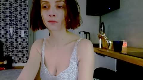 sweetycherrylove online show from April 3, 2026, 4:27 pm