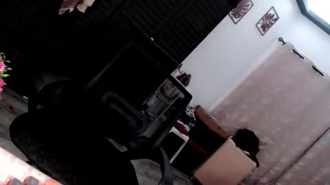 Claire Watson online show from December 2, 2025, 10:05 pm