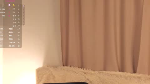 Astrid online show from April 13, 2026, 10:37 pm