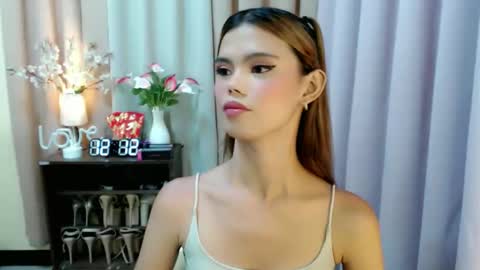 Snapshot of sweetytrannygirlxx chatting on November 20, 2025, 4:12 am Megan online show from November 20, 2025, 4:12 am