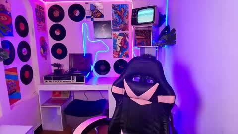 Catalina online show from March 11, 2025, 2:51 pm