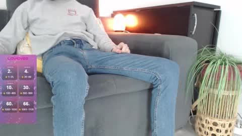 SwetLittleBoy4u online show from December 12, 2024, 12:55 pm