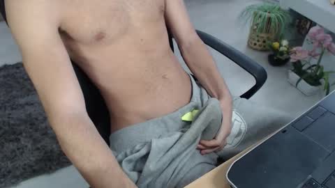 SwetLittleBoy4u online show from September 18, 2025, 9:22 am