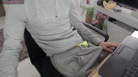 SwetLittleBoy4u online show from January 6, 2026, 10:52 am