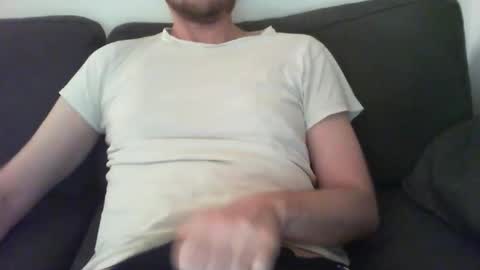 M online show from October 7, 2025, 7:11 pm