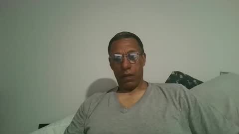 swimmerbod2495 online show from April 15, 2026, 2:51 am