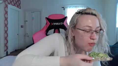 Snapshot of switchykitty chatting on February 6, 2026, 3:59 pm ashley blayde online show from February 6, 2026, 3:59 pm