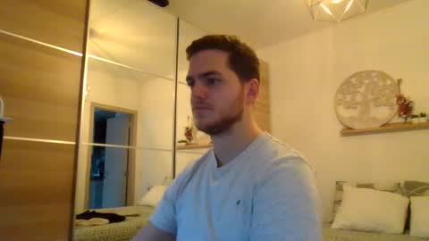 syl092 online show from December 9, 2024, 8:11 am