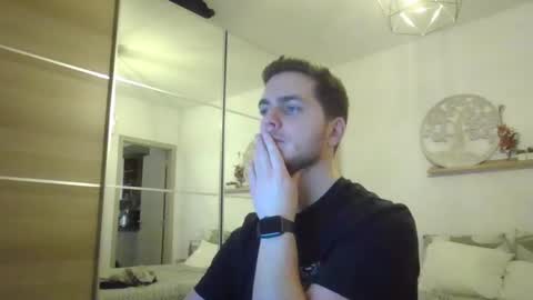 syl092 online show from December 11, 2024, 5:04 pm