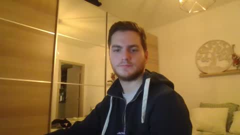 syl092 online show from December 16, 2024, 4:16 pm