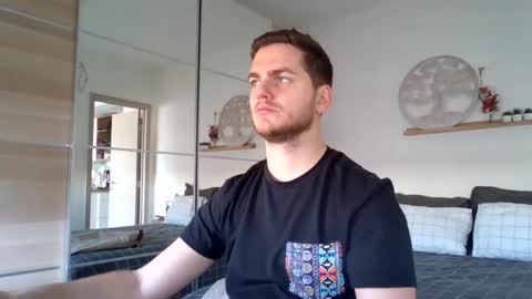 syl092 online show from January 13, 2025, 2:00 pm