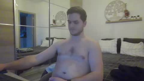 syl092 online show from February 10, 2025, 4:36 pm