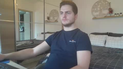 syl092 online show from February 13, 2025, 1:05 pm