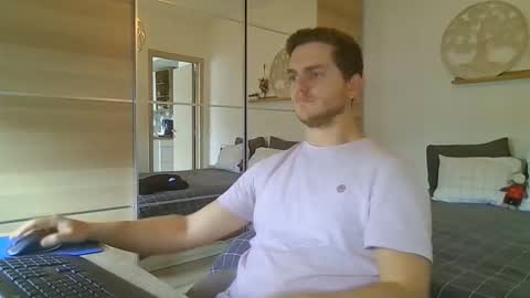 syl092 online show from November 6, 2025, 1:23 pm