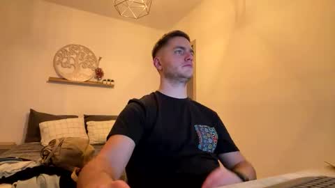 syl092 online show from February 10, 2026, 5:28 pm