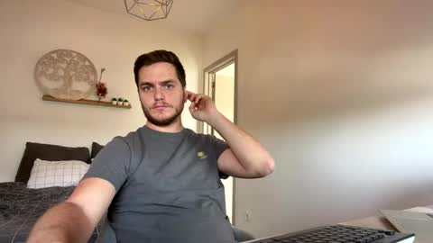 syl092 online show from April 25, 2026, 1:41 pm