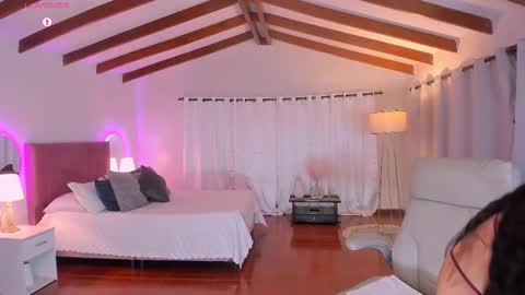 Snapshot of sylvana_cox chatting on October 24, 2025, 4:42 am sylvana online show from October 24, 2025, 4:42 am