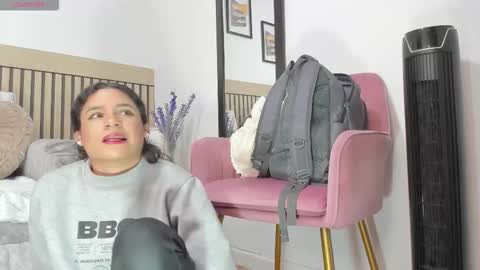 Snapshot of sylvana_cox chatting on December 17, 2025, 3:23 am sylvana online show from December 17, 2025, 3:23 am