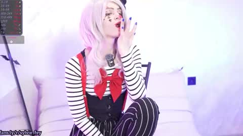 Sylvie online show from October 5, 2025, 11:02 pm