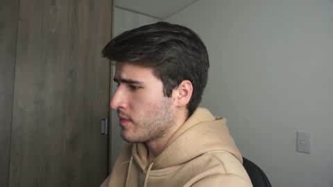 t0ny_wylie online show from February 3, 2025, 10:32 pm