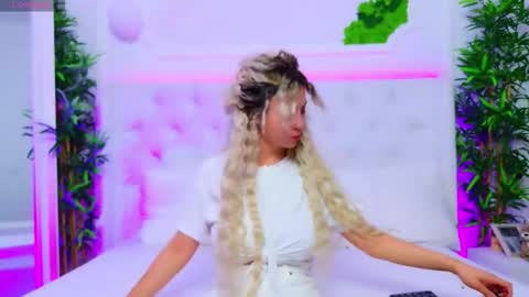 Arianna online show from November 3, 2025, 1:12 pm