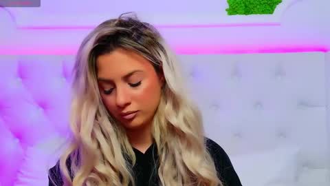 Arianna online show from November 13, 2025, 1:43 pm