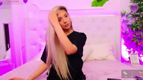 Arianna online show from April 21, 2026, 2:34 pm