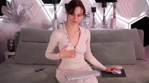 Snapshot of taanni_bc chatting on March 1, 2025, 3:32 am TAANNI online show from March 1, 2025, 3:32 am