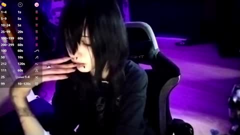 Lina online show from April 23, 2026, 3:25 pm