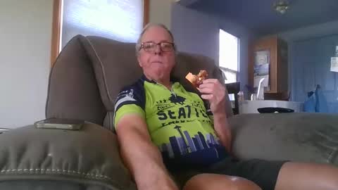 tacrunner66_ online show from April 18, 2026, 7:29 pm