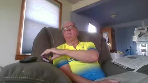 tacrunner66_ online show from April 19, 2026, 8:22 pm