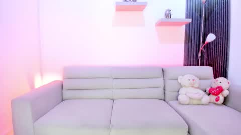 Tahiela  online show from March 7, 2026, 3:47 am