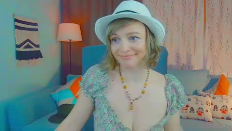 Mia online show from December 9, 2024, 12:40 pm